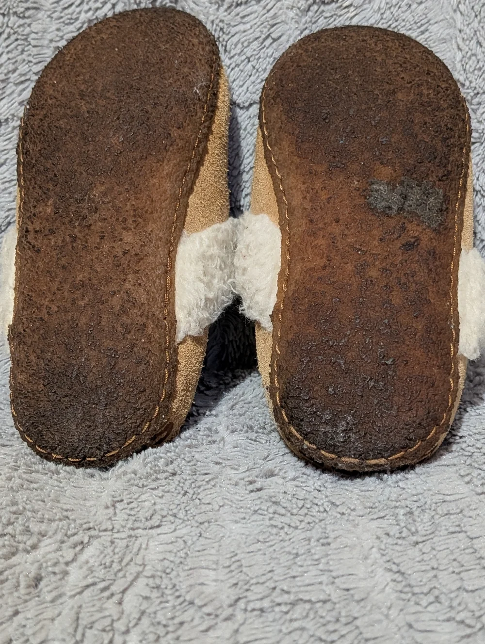 Sorel Suede Slip-On Slippers in Camel and Cream Kids Size 3
